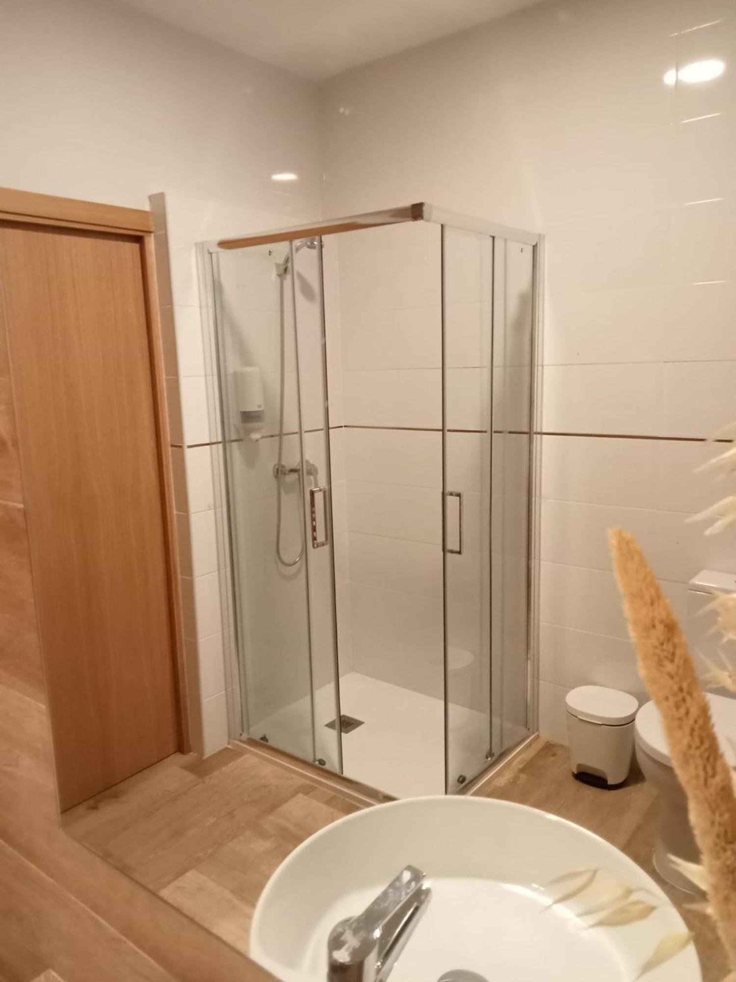 Apartamentos El Arenal 아세보 객실 사진
